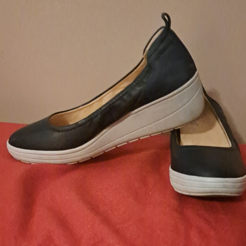 Vionic Jacey Navy Blue Wedges